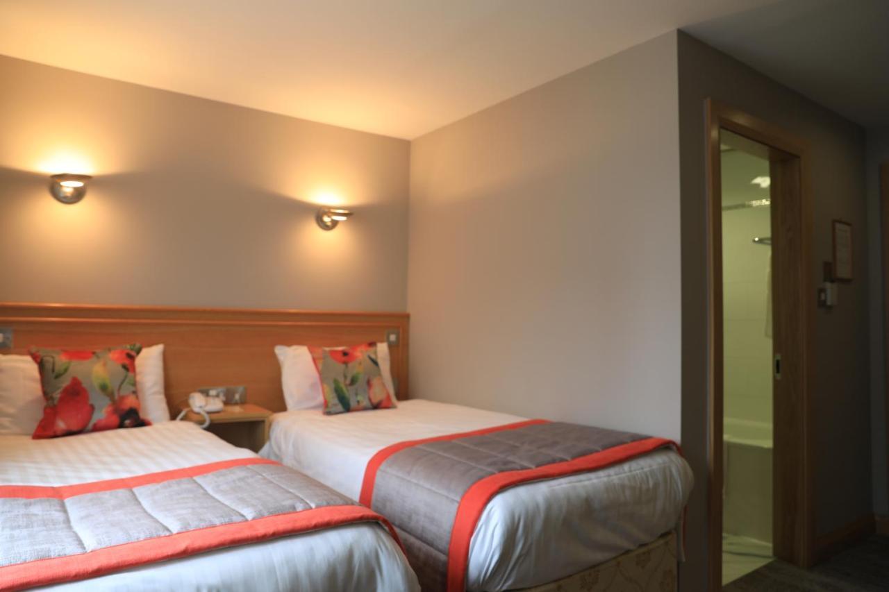 The Valley Hotel & Carriage Gardens Fivemiletown Екстер'єр фото