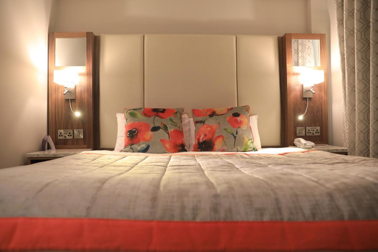 The Valley Hotel & Carriage Gardens Fivemiletown Екстер'єр фото