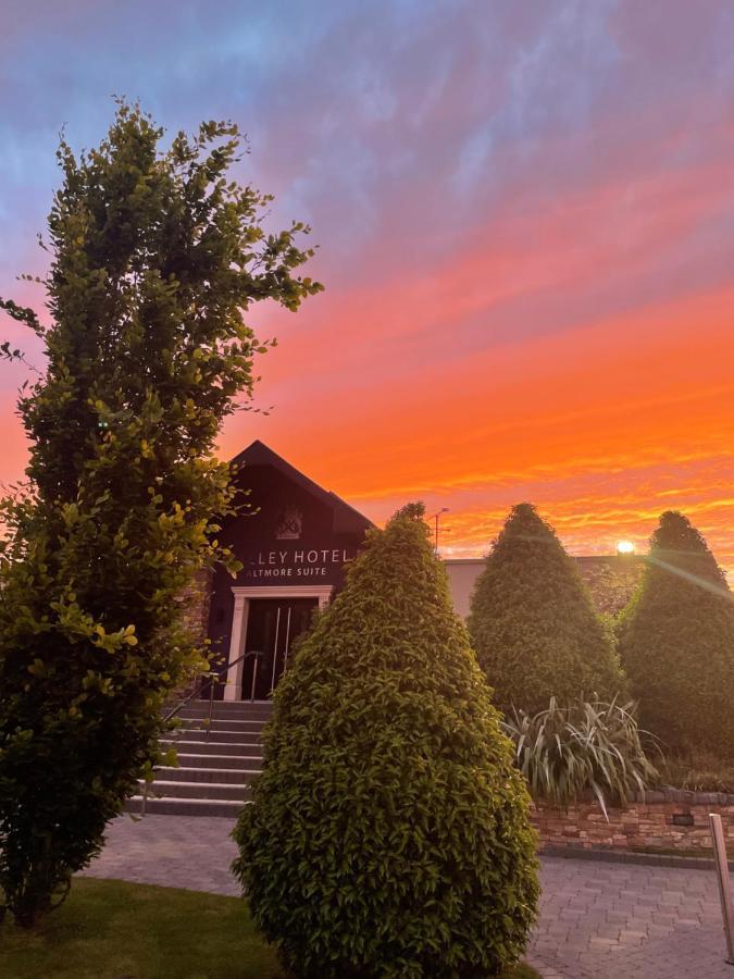 The Valley Hotel & Carriage Gardens Fivemiletown Екстер'єр фото