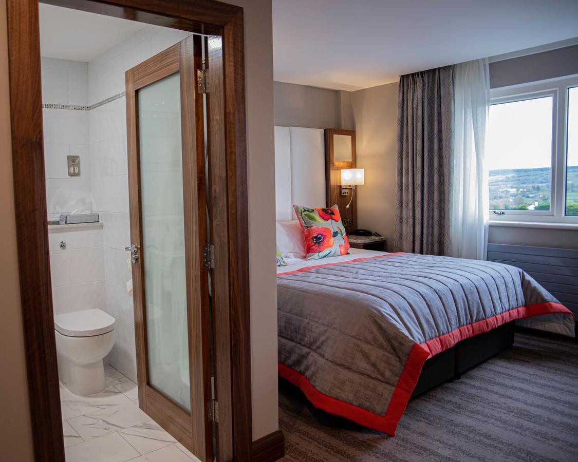 The Valley Hotel & Carriage Gardens Fivemiletown Екстер'єр фото