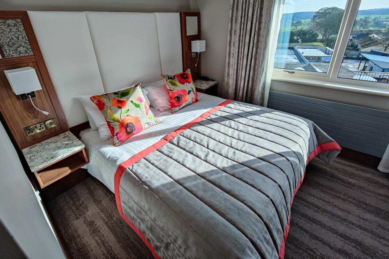 The Valley Hotel & Carriage Gardens Fivemiletown Екстер'єр фото