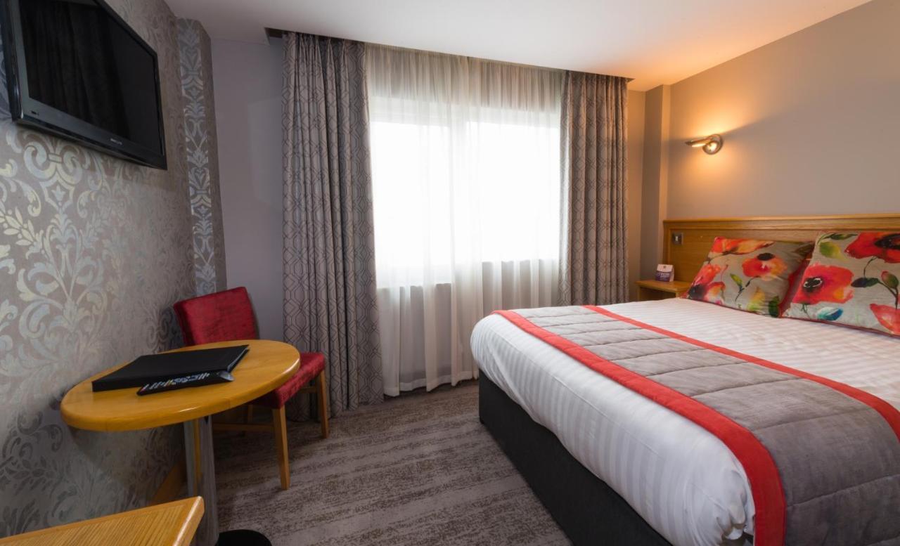 The Valley Hotel & Carriage Gardens Fivemiletown Екстер'єр фото
