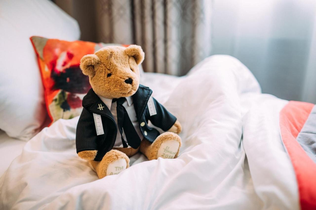 The Valley Hotel & Carriage Gardens Fivemiletown Екстер'єр фото