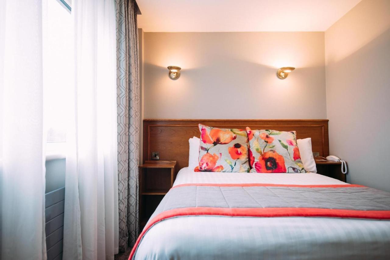 The Valley Hotel & Carriage Gardens Fivemiletown Екстер'єр фото