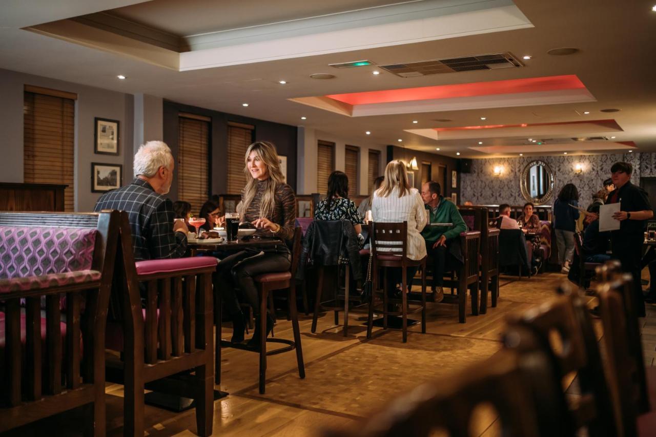 The Valley Hotel & Carriage Gardens Fivemiletown Екстер'єр фото