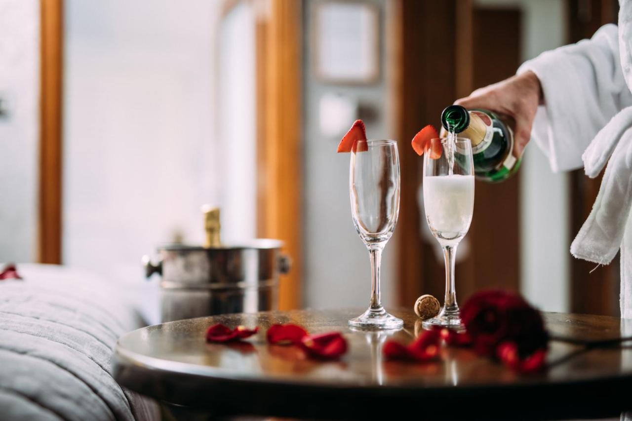 The Valley Hotel & Carriage Gardens Fivemiletown Екстер'єр фото