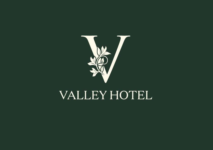 The Valley Hotel & Carriage Gardens Fivemiletown Екстер'єр фото