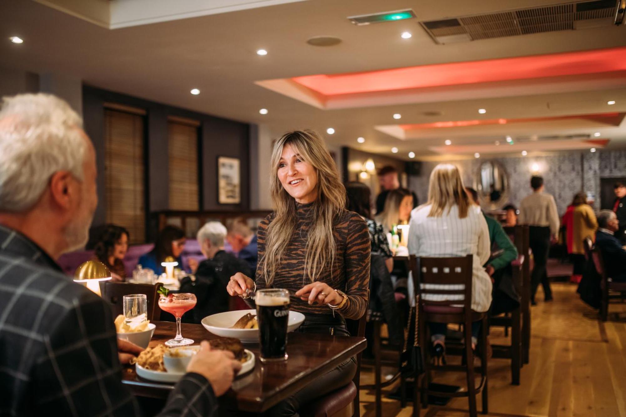 The Valley Hotel & Carriage Gardens Fivemiletown Екстер'єр фото
