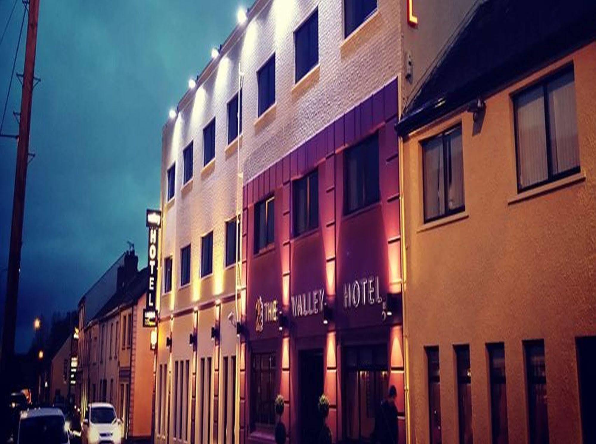 The Valley Hotel & Carriage Gardens Fivemiletown Екстер'єр фото
