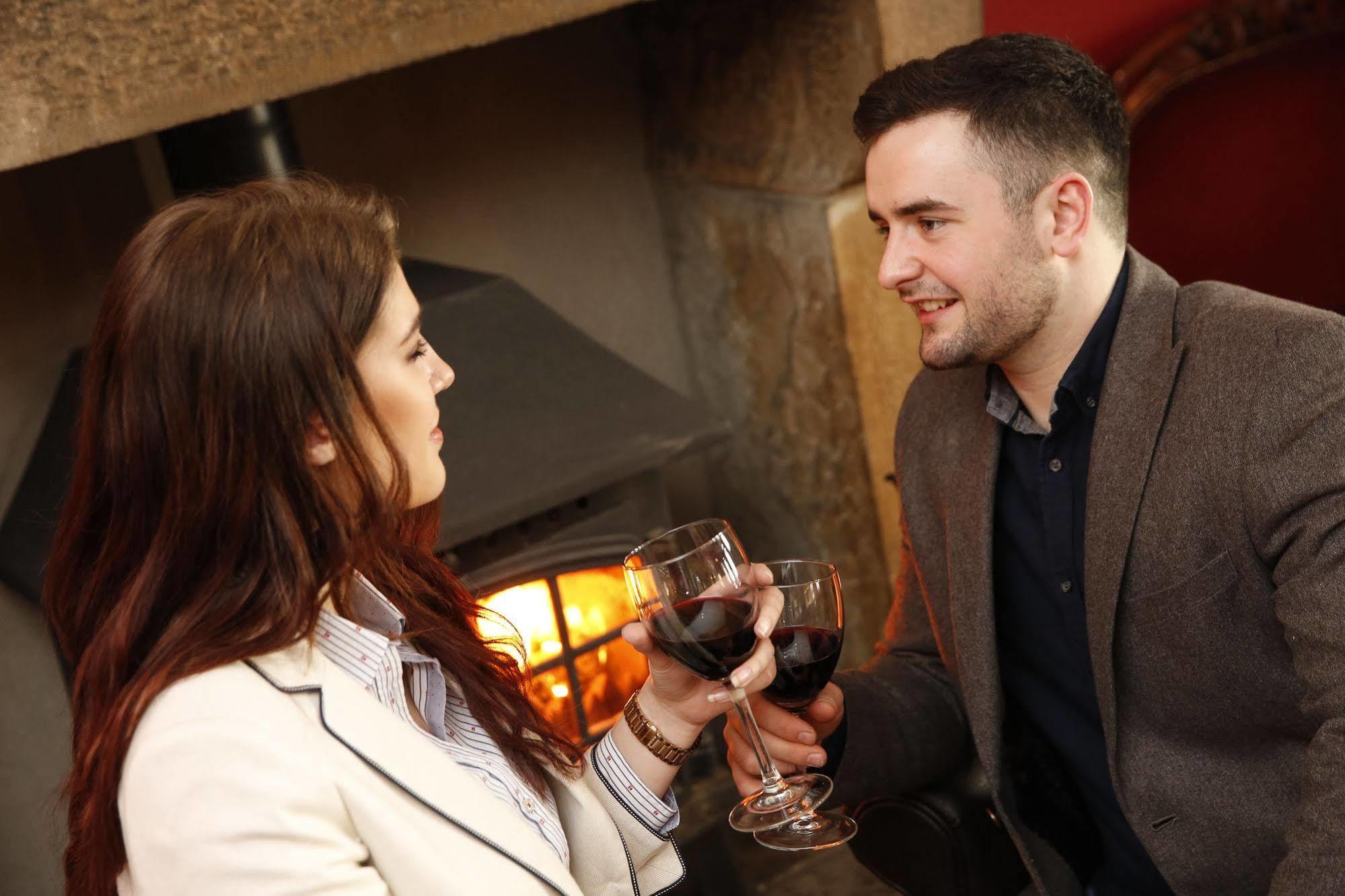 The Valley Hotel & Carriage Gardens Fivemiletown Екстер'єр фото