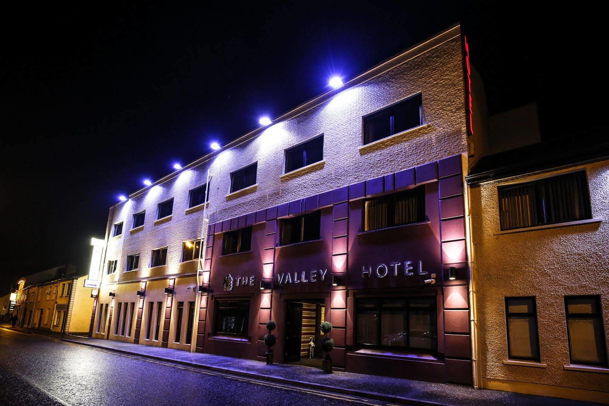 The Valley Hotel & Carriage Gardens Fivemiletown Екстер'єр фото