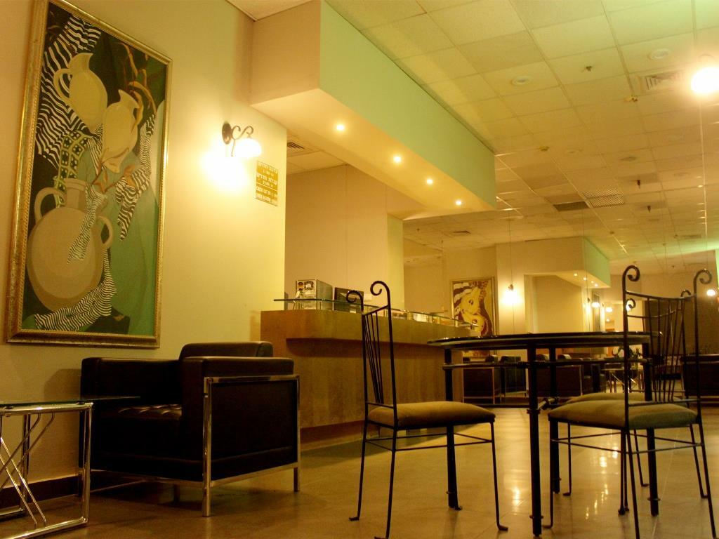 The Valley Hotel & Carriage Gardens Fivemiletown Екстер'єр фото