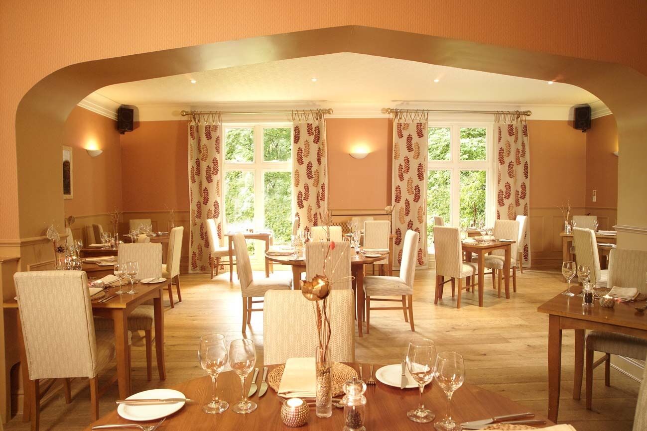 The Valley Hotel & Carriage Gardens Fivemiletown Екстер'єр фото