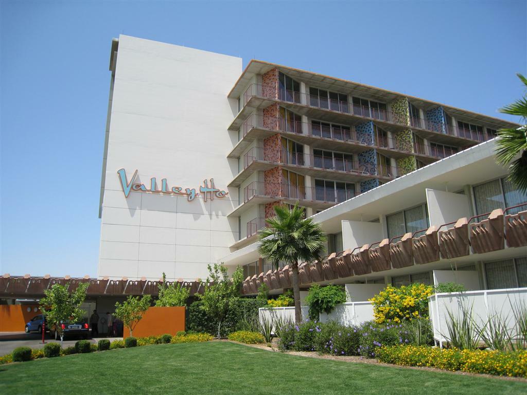 The Valley Hotel & Carriage Gardens Fivemiletown Екстер'єр фото